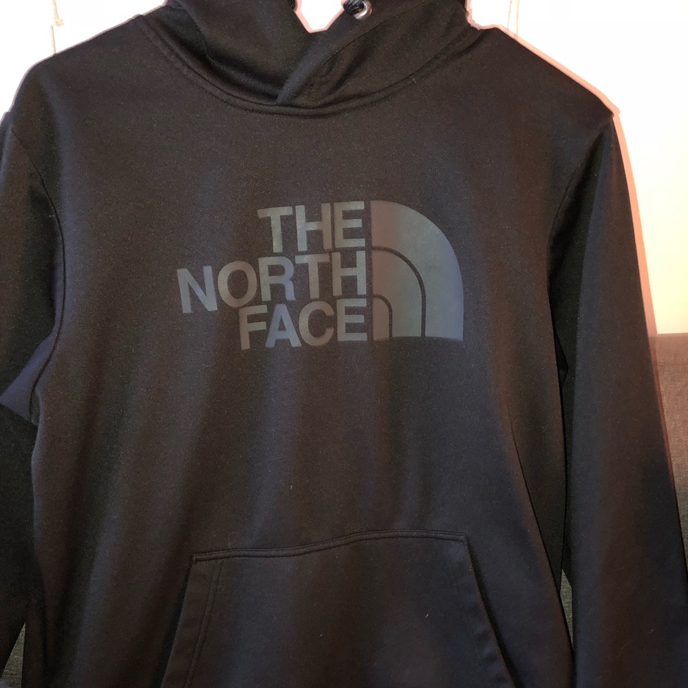 Women’s Medium Black North Face Sweater
